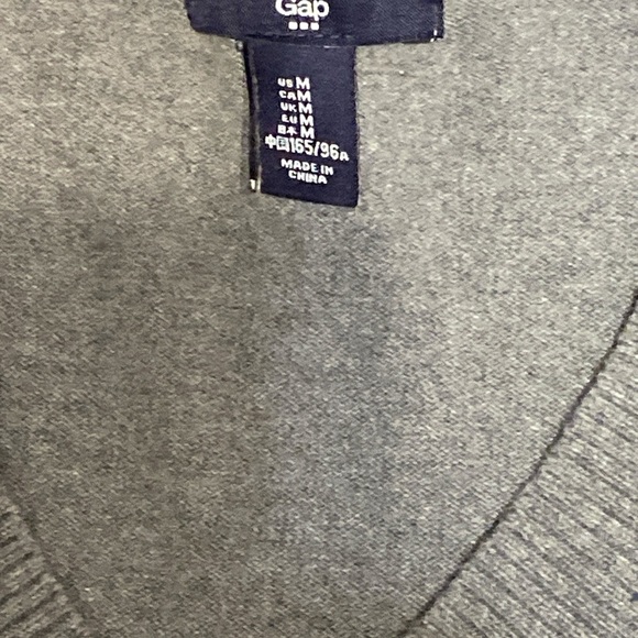 Gray V-Neck Sweater by Gap with Long Sleeves and Soft Texture - Picture 2 of 6